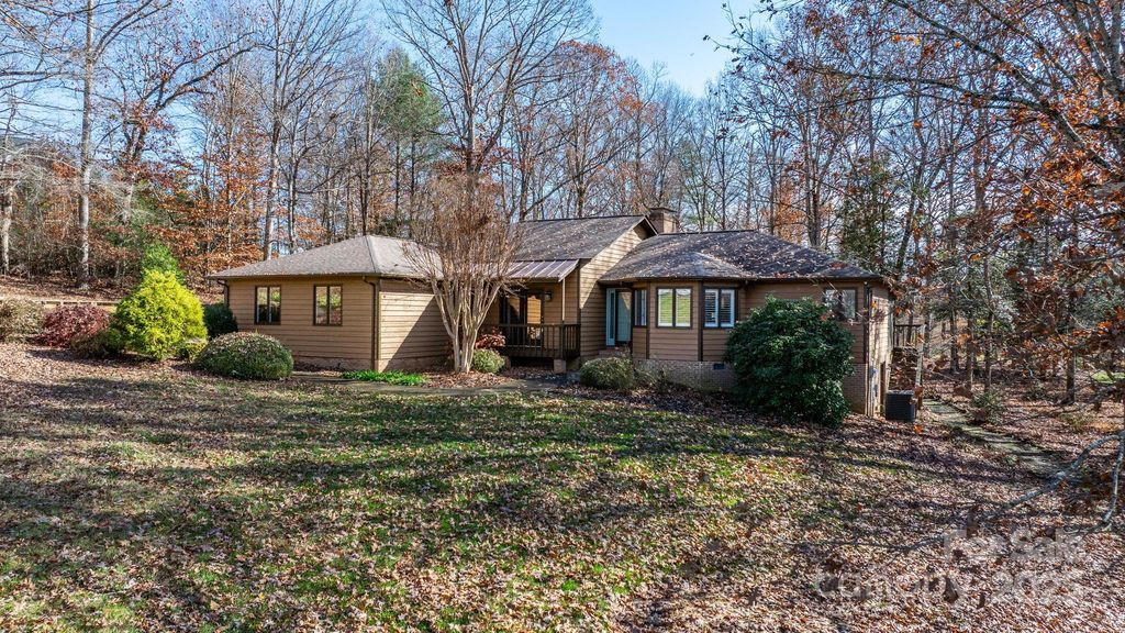 515 N Shore Drive, Hickory, NC 28601
