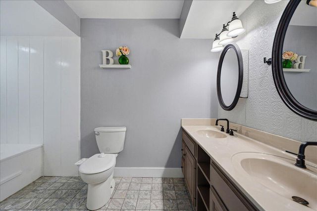 1686 W 300 N, La Porte, IN 46350