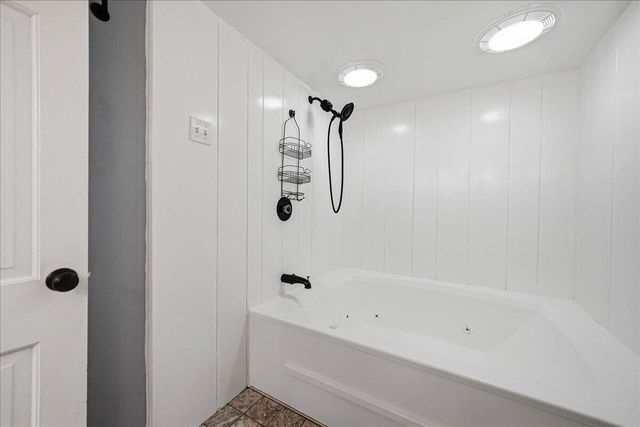 1686 W 300 N, La Porte, IN 46350