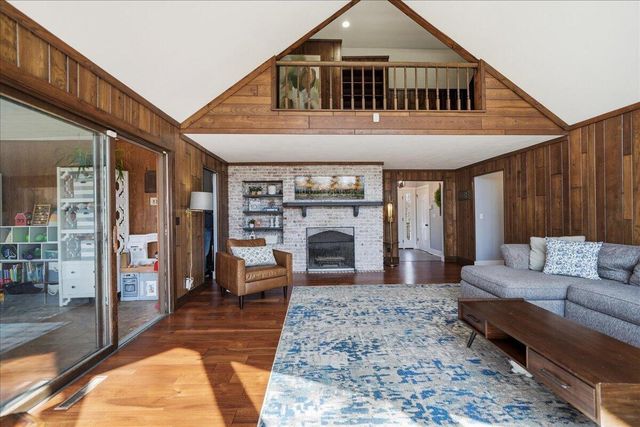 1686 W 300 N, La Porte, IN 46350