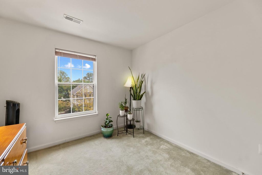 Image 16 of property listing at 15086 JARRELL PL, Woodbridge, VA 22193