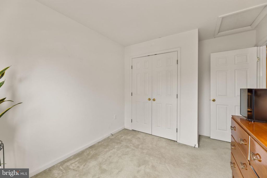 Image 17 of property listing at 15086 JARRELL PL, Woodbridge, VA 22193