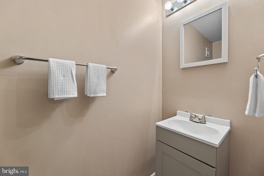 Image 31 of property listing at 15086 JARRELL PL, Woodbridge, VA 22193