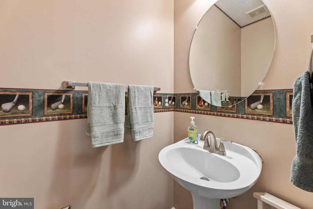 Image 8 of property listing at 15086 JARRELL PL, Woodbridge, VA 22193