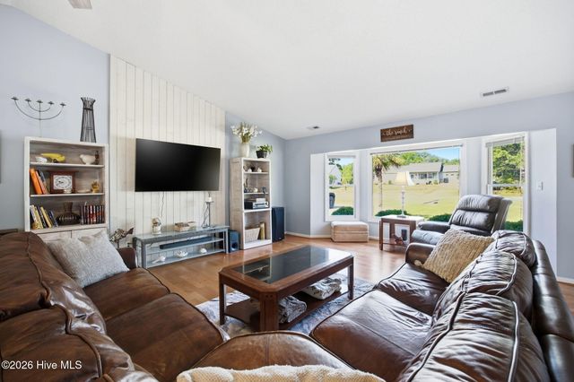 218 Lake Arthur Drive, Newport, NC 28570