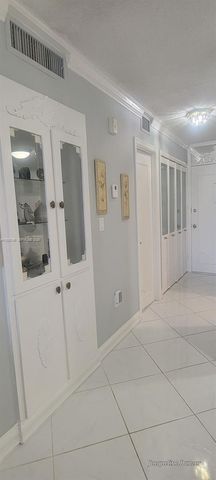 3600 NE 170th Street 404, North Miami Beach, FL 33160