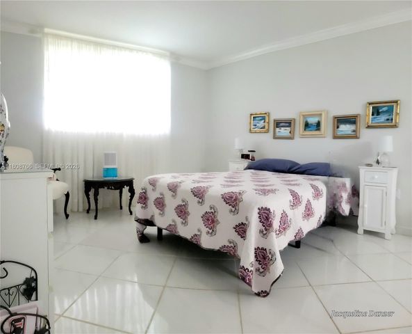 3600 NE 170th Street 404, North Miami Beach, FL 33160