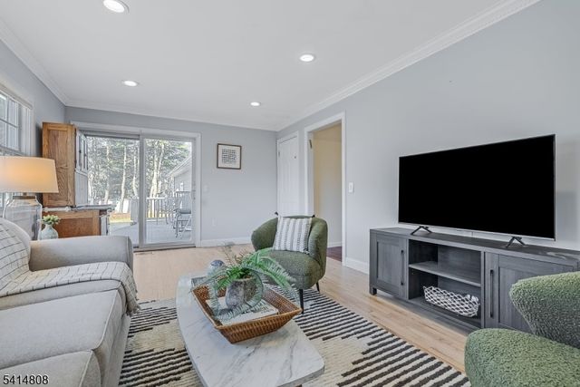 60 E Sherbrooke Pkwy, Livingston Twp., NJ 07039