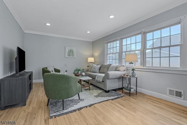 60 E Sherbrooke Pkwy, Livingston Twp., NJ 07039