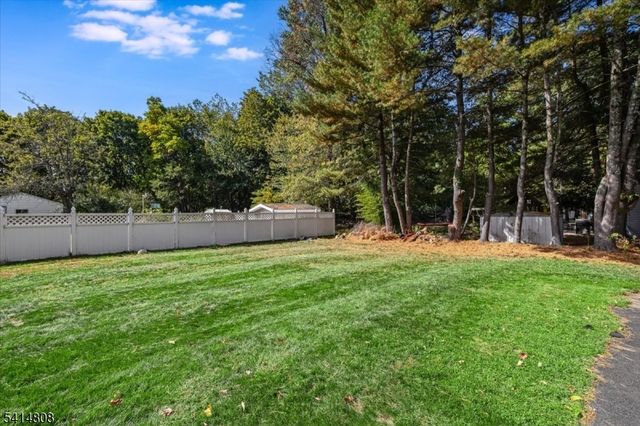 60 E Sherbrooke Pkwy, Livingston Twp., NJ 07039