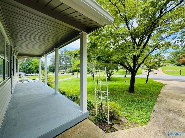 4605 Mountain Crest Drive, Guntersville, AL 35976