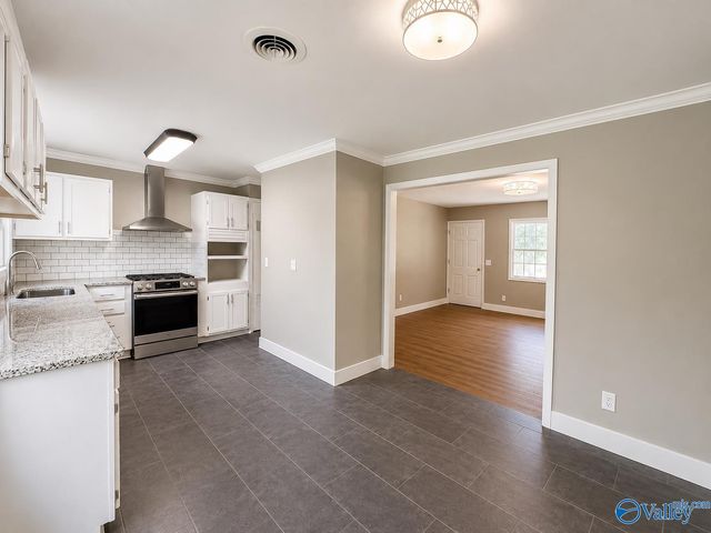 4605 Mountain Crest Drive, Guntersville, AL 35976