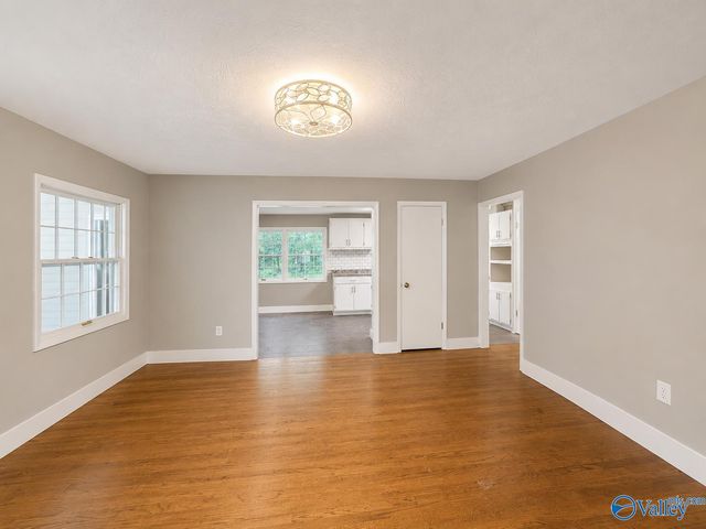 4605 Mountain Crest Drive, Guntersville, AL 35976