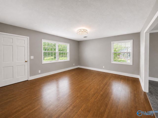 4605 Mountain Crest Drive, Guntersville, AL 35976