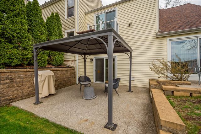 2554B Pheasant Run, Franklin Park, PA 15090