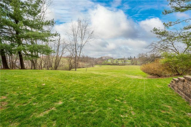 2554B Pheasant Run, Franklin Park, PA 15090