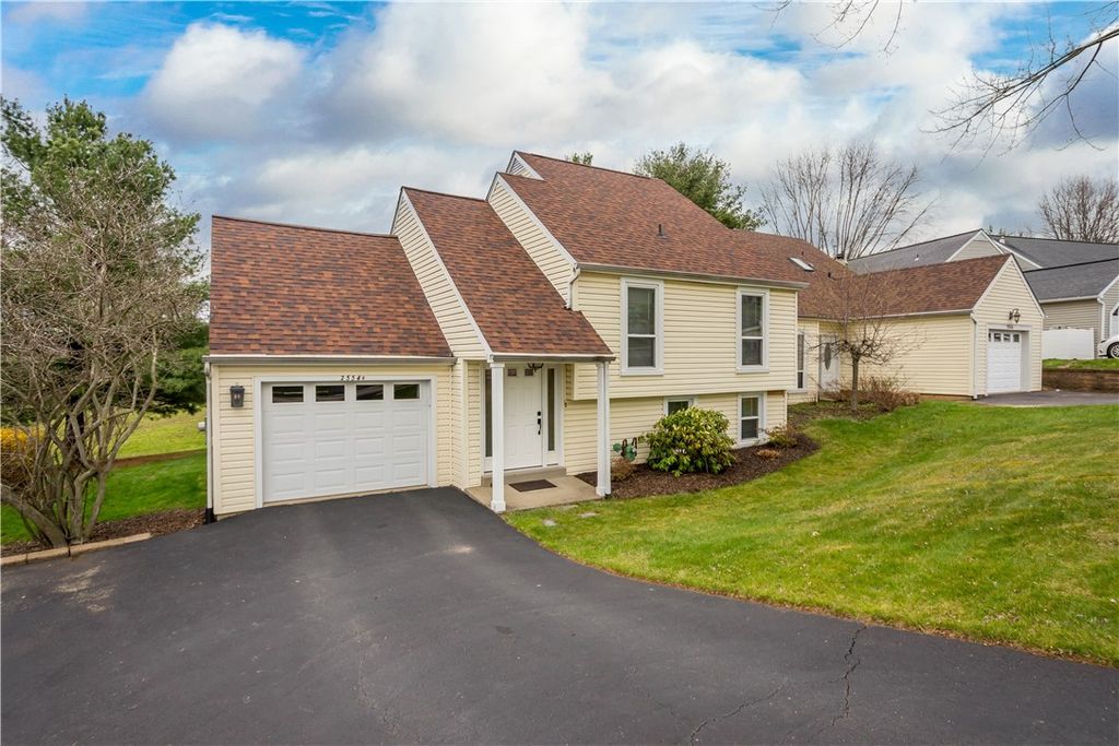 2554B Pheasant Run, Franklin Park, PA 15090