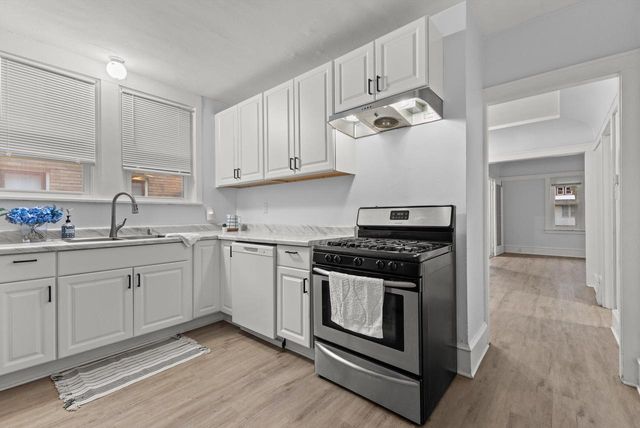 2850 N 46th STREET, Milwaukee, WI 53210