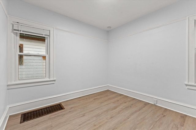 2850 N 46th STREET, Milwaukee, WI 53210