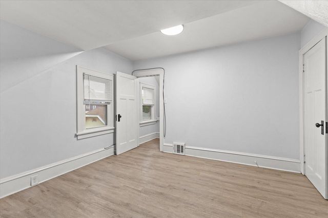 2850 N 46th STREET, Milwaukee, WI 53210