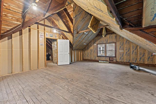 2850 N 46th STREET, Milwaukee, WI 53210
