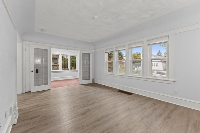 2850 N 46th STREET, Milwaukee, WI 53210