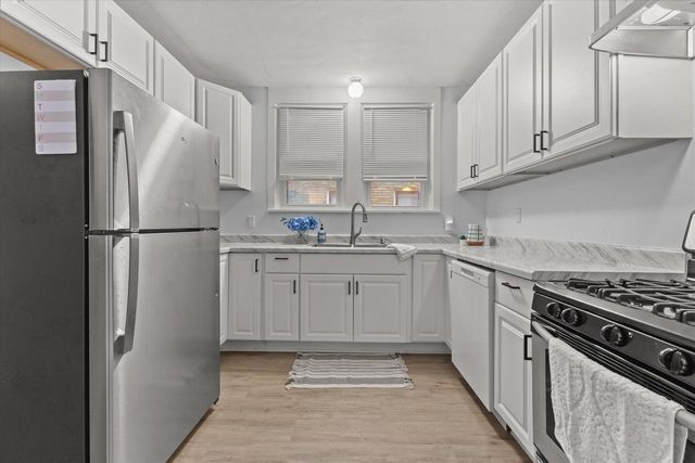 2850 N 46th STREET, Milwaukee, WI 53210