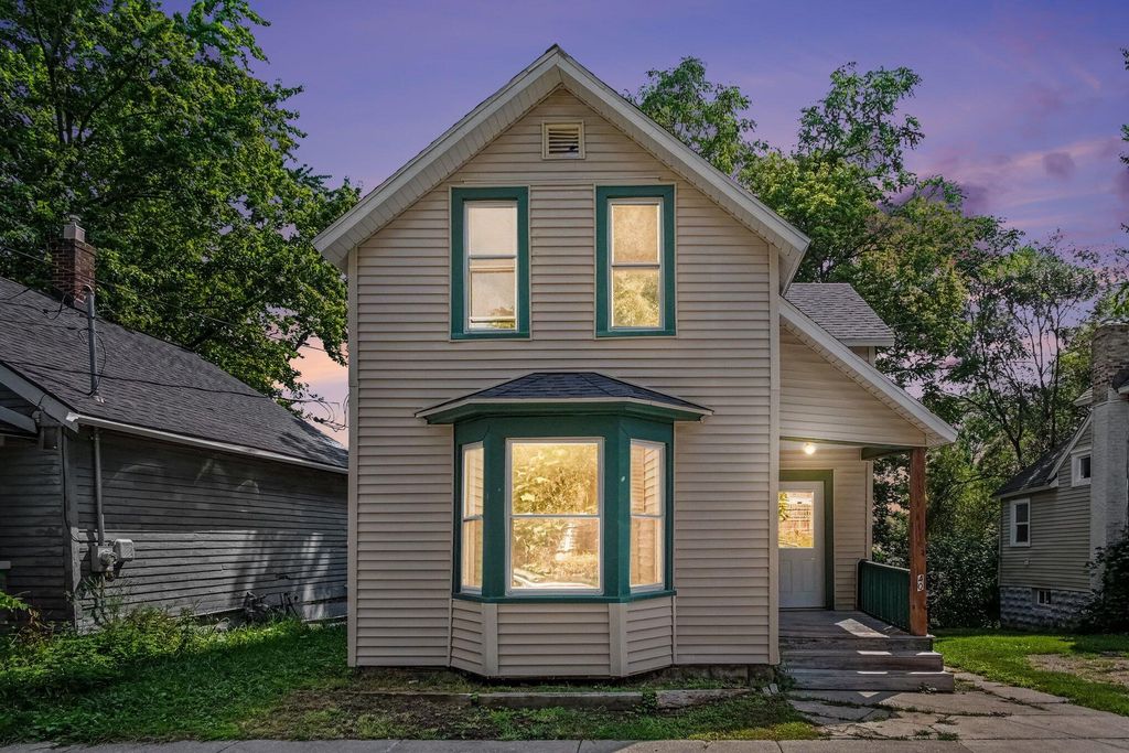 40 Mack Avenue NE, Grand Rapids, MI 49503