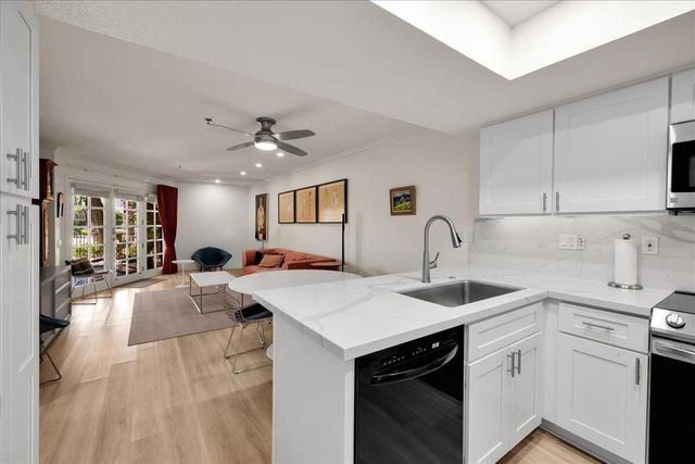 500 E Amado Road 203, Palm Springs, CA 92262