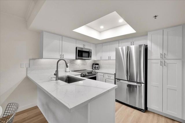 500 E Amado Road 203, Palm Springs, CA 92262