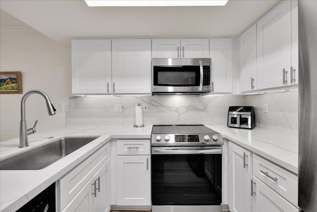 500 E Amado Road 203, Palm Springs, CA 92262