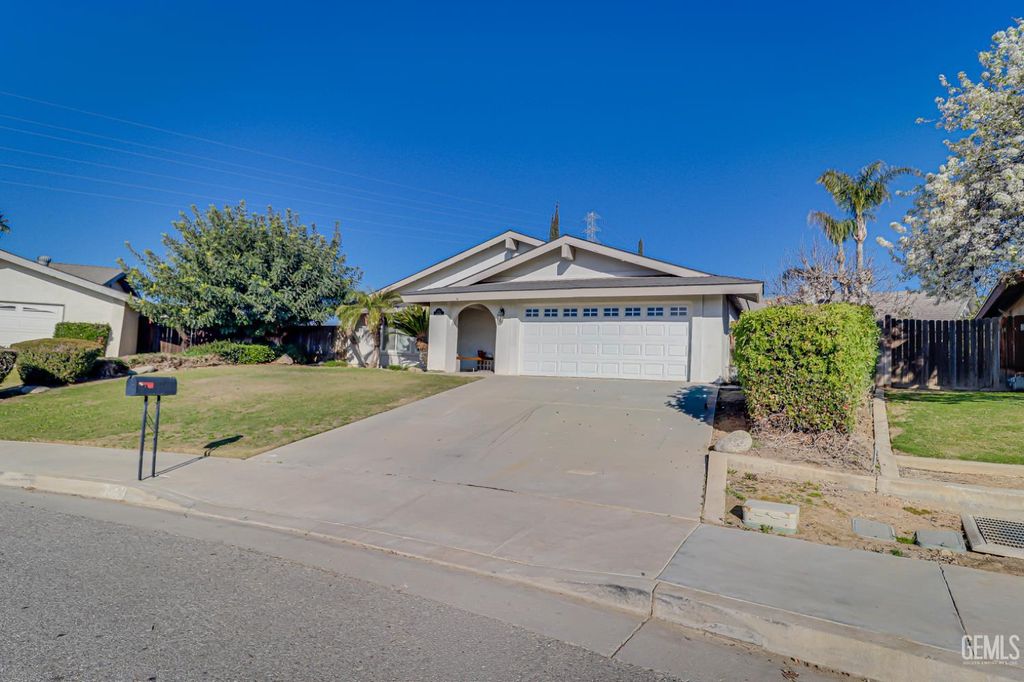 3012 Brock Way, Bakersfield, CA 93306