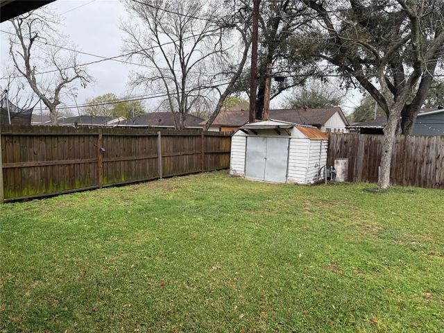 10327 Southport Drive, Houston, TX 77089