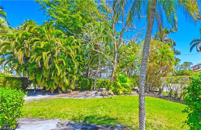 2125 Marina DR, Naples, FL 34102