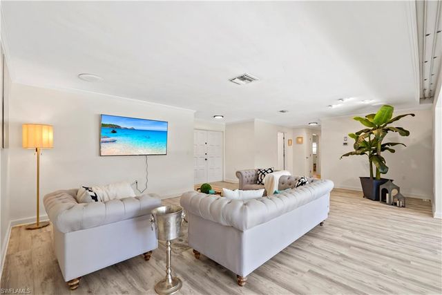 2125 Marina DR, Naples, FL 34102