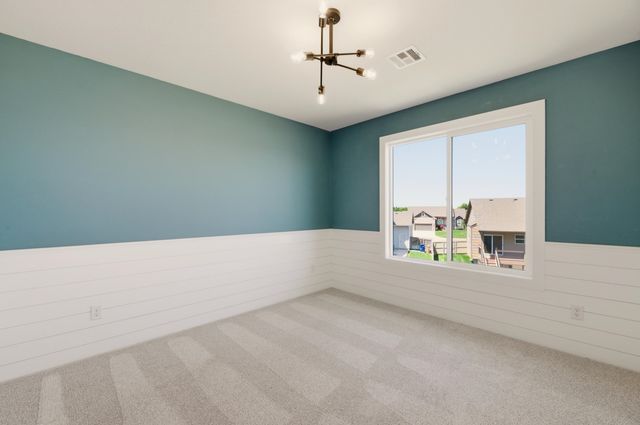 2716 S Prescott Ct, Wichita, KS 67215