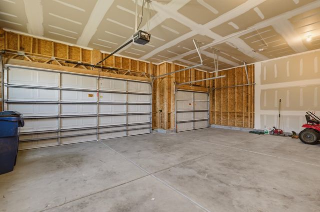 2716 S Prescott Ct, Wichita, KS 67215