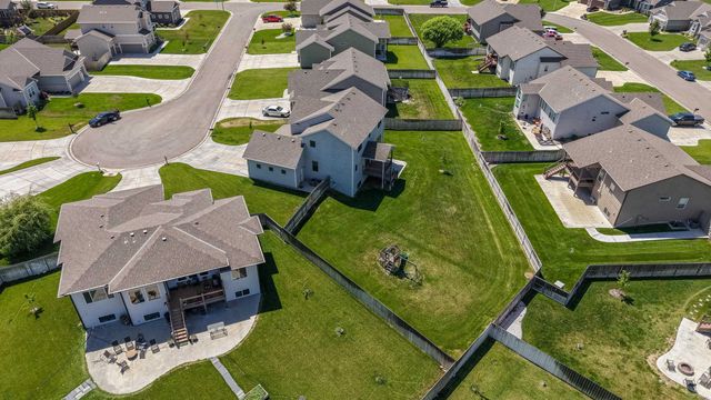 2716 S Prescott Ct, Wichita, KS 67215