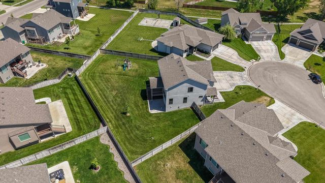 2716 S Prescott Ct, Wichita, KS 67215