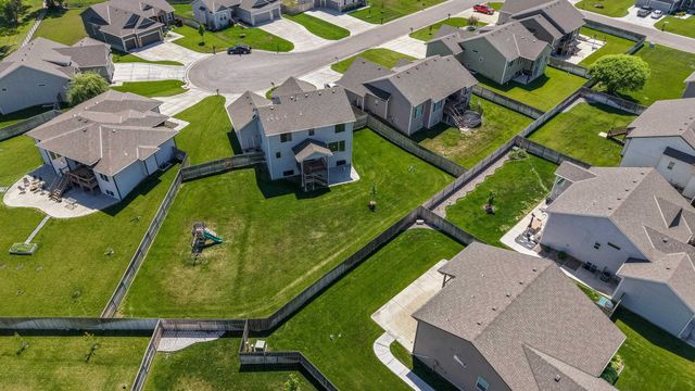 2716 S Prescott Ct, Wichita, KS 67215