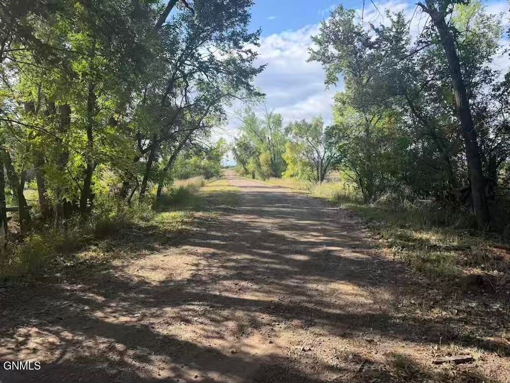 8801 Apple Creek Road, Bismarck, ND 58504 photo 3