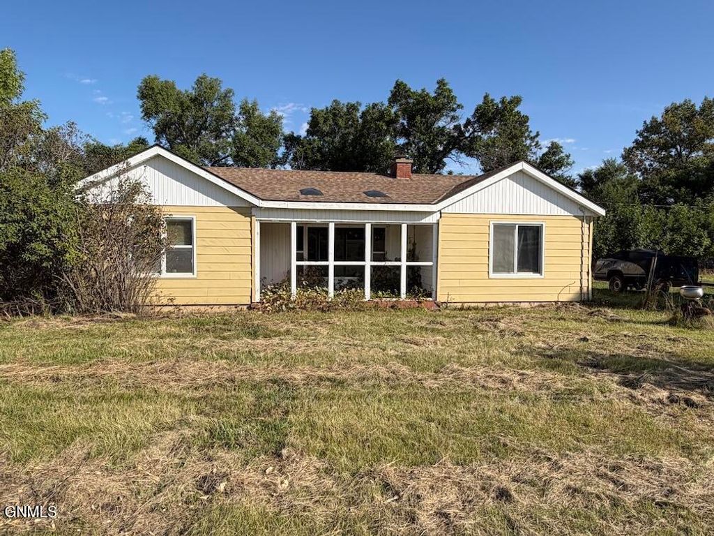 8801 Apple Creek Road, Bismarck, ND 58504 photo 4