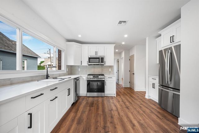 15 Dunkerly Street, Totowa, NJ 07512