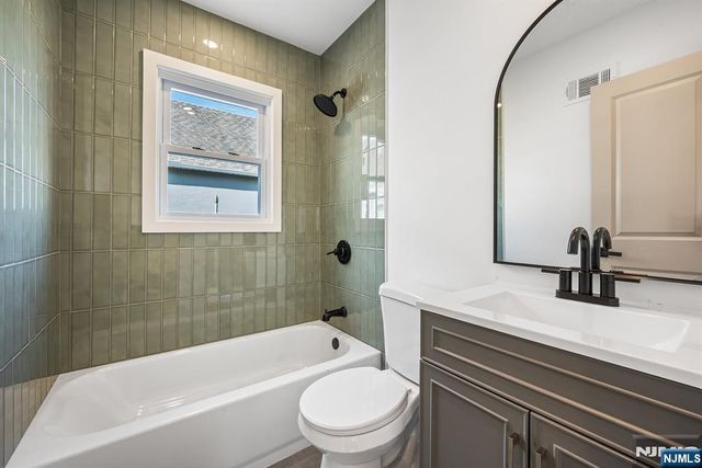 15 Dunkerly Street, Totowa, NJ 07512