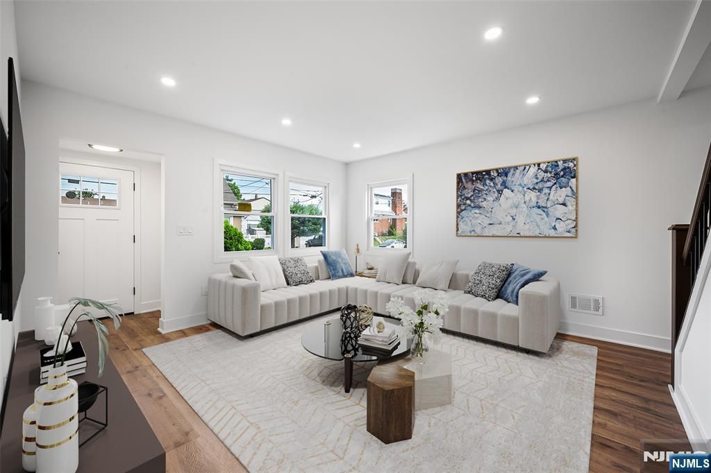 15 Dunkerly Street, Totowa, NJ 07512