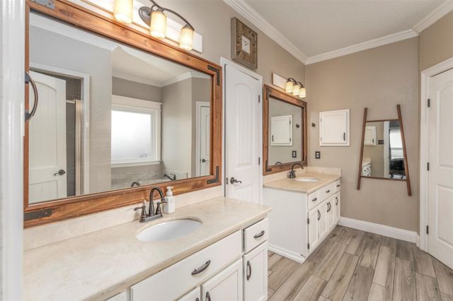 203 Hillside Drive, Kennedale, TX 76060