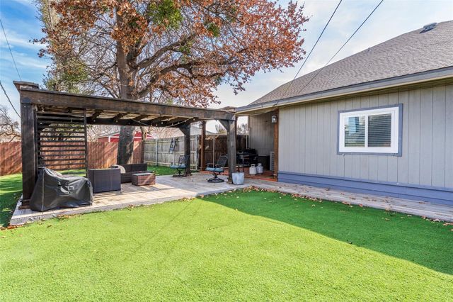 203 Hillside Drive, Kennedale, TX 76060
