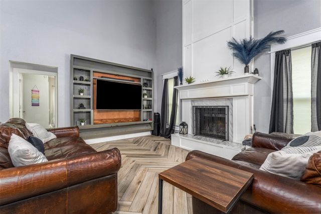 203 Hillside Drive, Kennedale, TX 76060