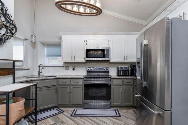203 Hillside Drive, Kennedale, TX 76060