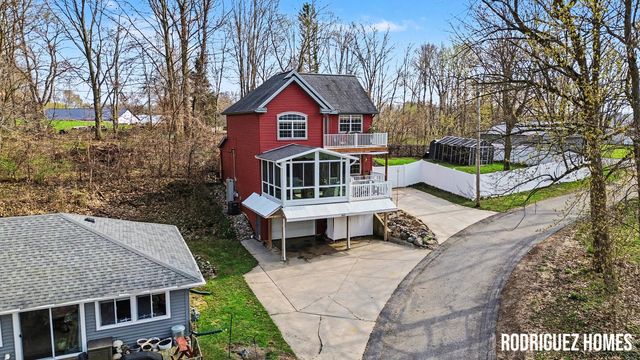 433 Dolphin Street, Caledonia, MI 49316